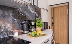 Green Garden & Private Parking Apartments With Playground